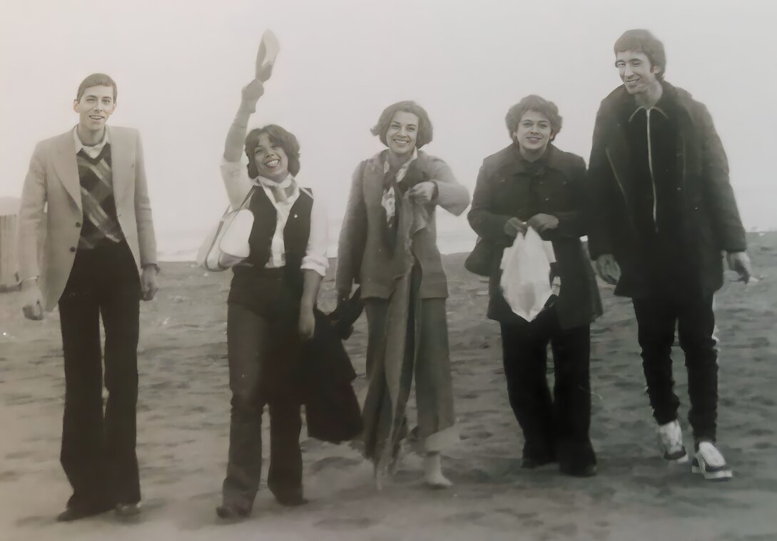 Foto d e2 80 99epoca su tavolo in legno