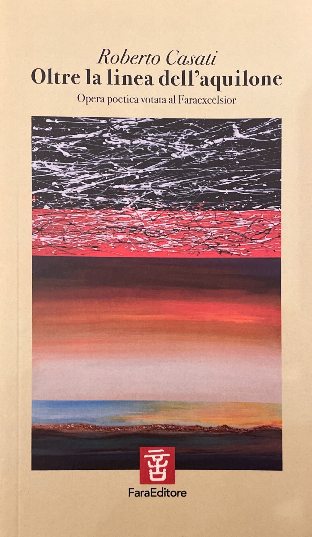 Filo di aquilone su cielo chiaro